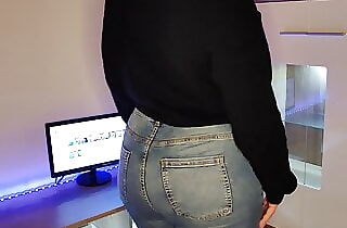Big Bubble Caboose In Tight Jeans
