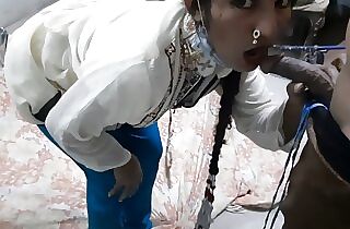 Indian maid Blowjob, Desi kamwali bai ke sath building onner ki masti